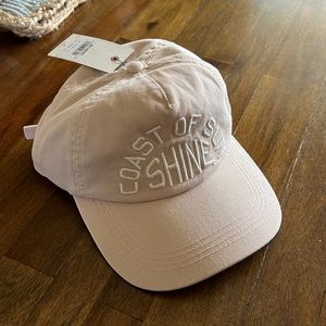 Cream/peach Billabong hat. New with tags, never been worn. Adjustable strap.